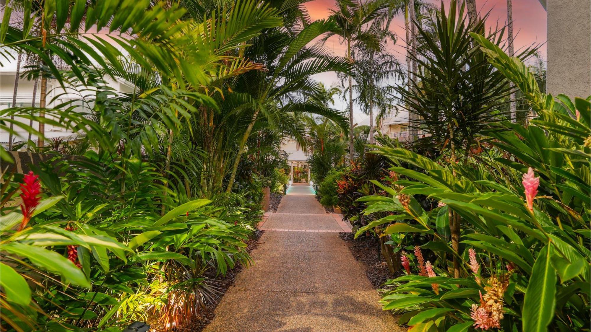 Coral Sands Beachfront Resort Trinity Beach Exterior foto